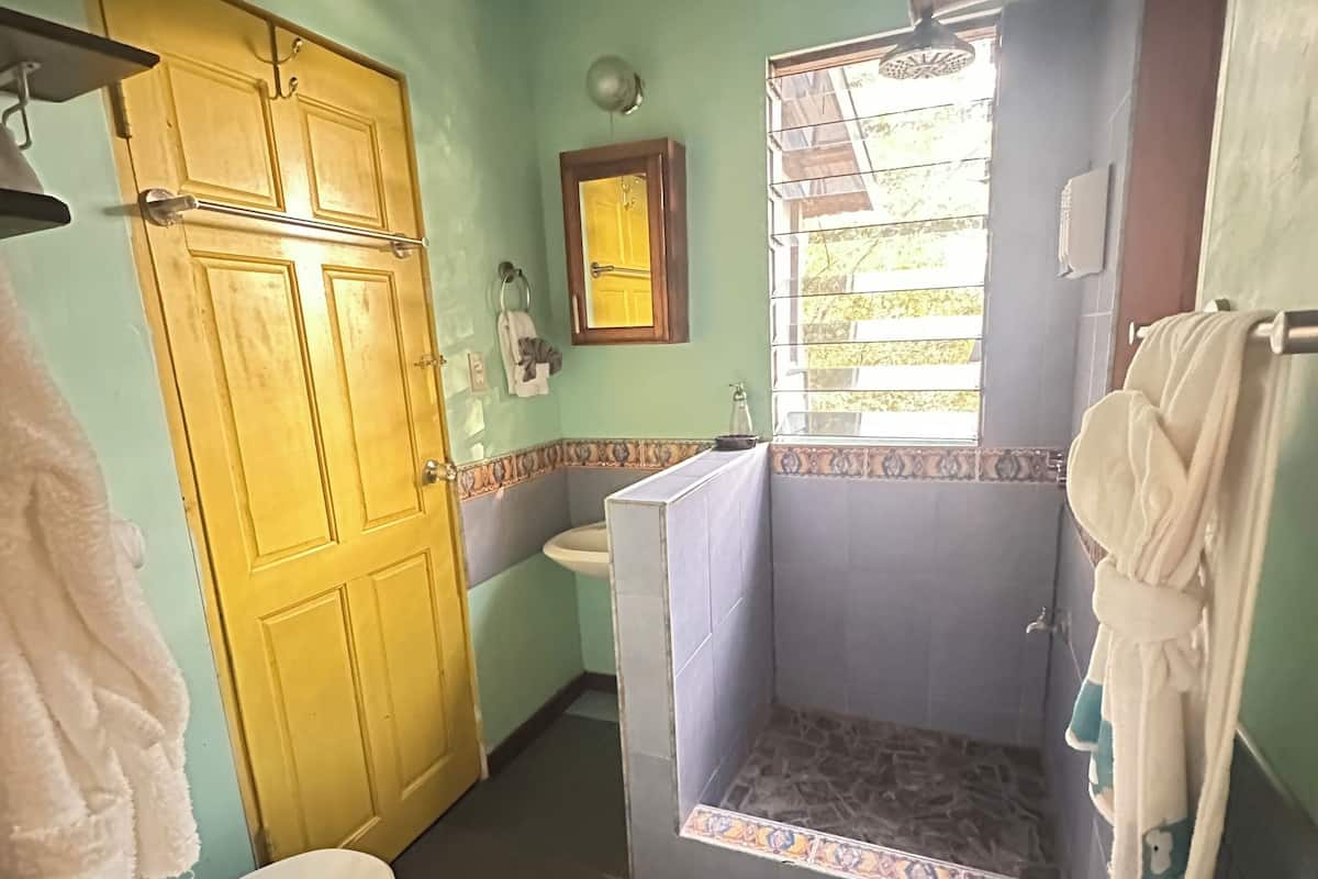 Economy-Suite, Flussblick | Badezimmer