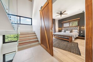 3 bedrooms, desk, WiFi, bed sheets