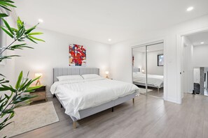 3 habitaciones, tabla de planchar con plancha, wifi y ropa de cama 