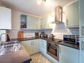Comfort Apartment | Private kitchen | Electric kettle, toaster