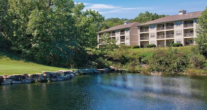 2-bedroom resort in superb Branson with WiFi, fitness room, AC