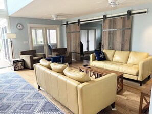 独立别墅, 多张床, 使用泳池, 泳池景观 | 起居区 | 壁炉