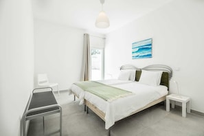 4 bedrooms, iron/ironing board, travel crib, free WiFi