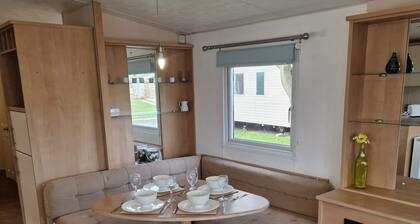 Beautiful Caravan Phoenix In St Margaret's Bay. Pet Friendly
