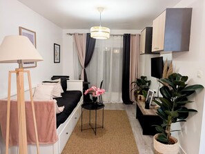 1 slaapkamer, een strijkplank/strijkijzer, wifi, beddengoed