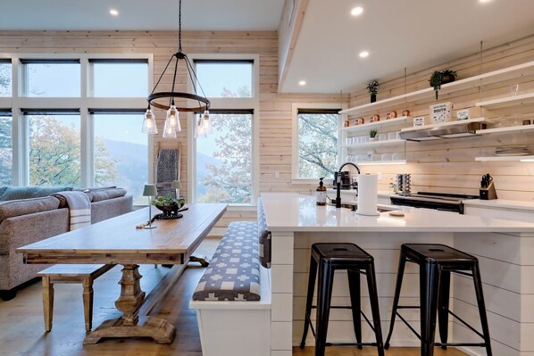 Fridge, microwave, oven, stovetop - Luxury Bungalow with Mountain Views From Every Room 5 Minutes From Downtown (Clayton)