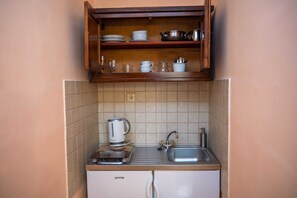 Fridge, stovetop, cookware/dishes/utensils - Apartments Amoret - Standard Studio (Dubrovnik)
