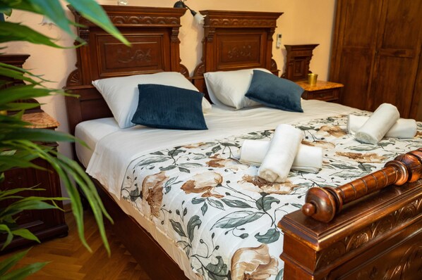 1 bedroom, internet, bed sheets