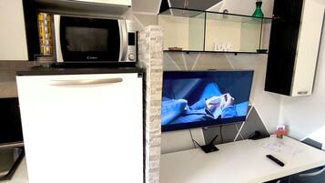 KĂŒhlschrank, Mikrowelle, Ofen, Herdplatte