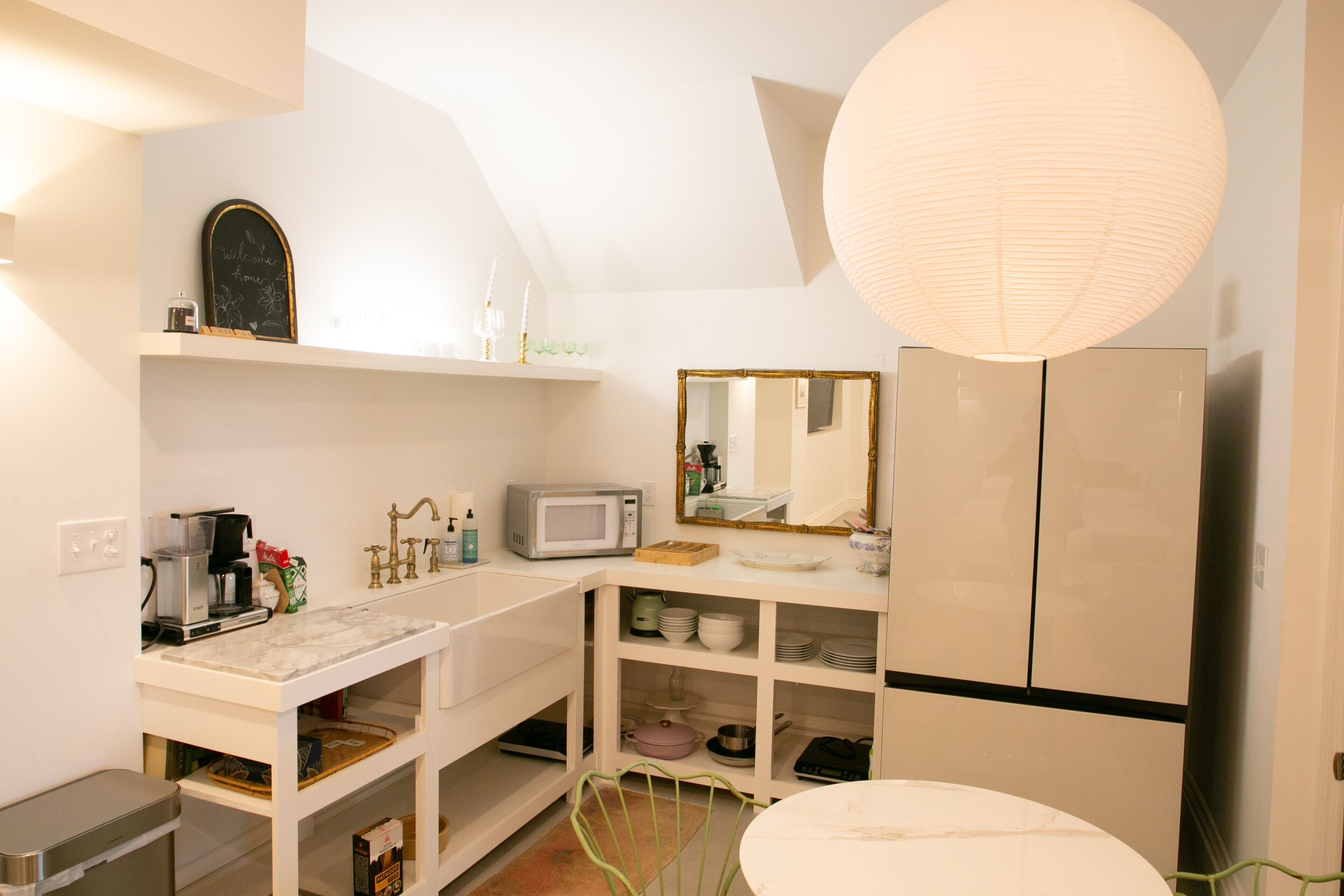 Kjøleskap, mikrobølgeovn, ovn og kaffetrakter/tekoker