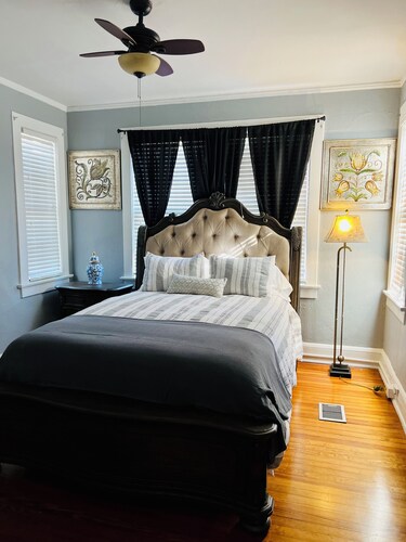 Stylish Historical Charm & Modern Comfort 2-bedroom Apartment in Riverside
