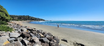 Oceanview Luxury 3-Bedroom Family Retreat