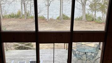 Smart TV, fireplace, stereo