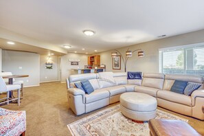 TV, fireplace, books - Mtn-View Paradise Near USAFA in Colorado Springs! (Colorado Springs)