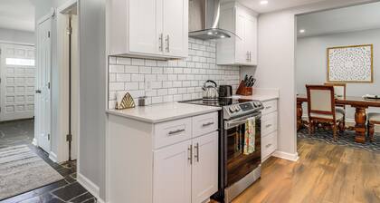 10 Mi to Downtown Macon: Family Home w/ Patio!