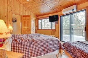 4 bedrooms, travel cot, Internet, bed sheets - Dock & Beach Access: Scenic Lake Ossipee Cabin! (Center Ossipee)