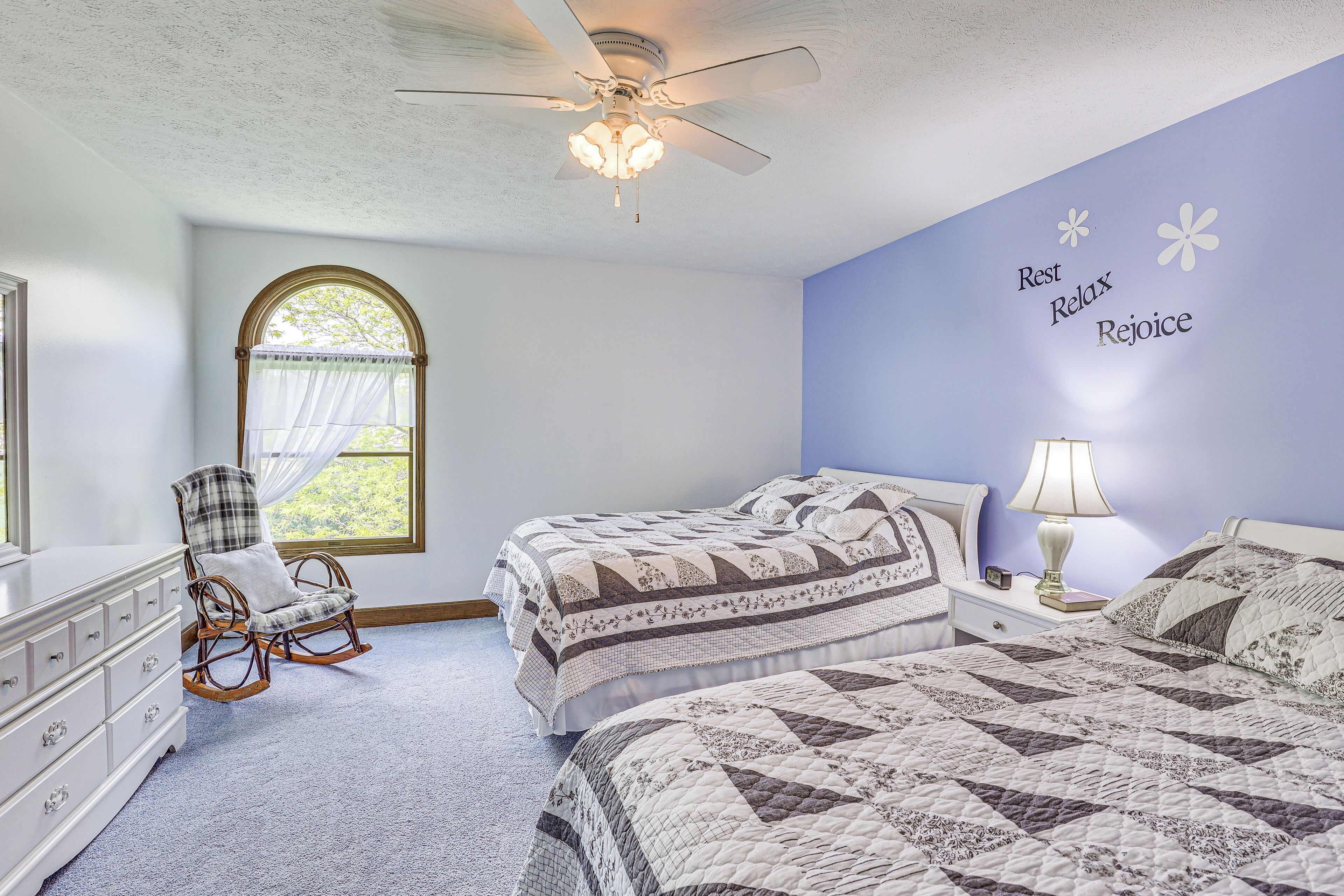 3 bedrooms, iron/ironing board, travel crib, internet