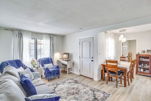TV, fireplace
