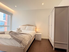 3 quartos, ferros/tábuas de passar roupa, Wi-Fi, roupa de cama