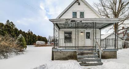 Near Hiking & Skiing: Cozy Home in Cortland!