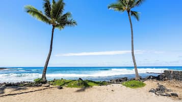 På stranden, liggestole, badehåndklæder