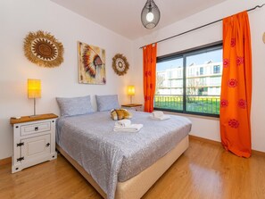 2 bedrooms, iron/ironing board, Internet, bed sheets
