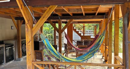 Unique eclectic 1-bedroom Cabin/St in San Andrés y Providencia, a nature wonder!
