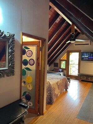 1 bedroom, in-room safe, desk, iron/ironing board - Unique eclectic 1-bedroom Cabin/St in San Andrés y Providencia, a nature wonder! (San Andrés y Providencia)