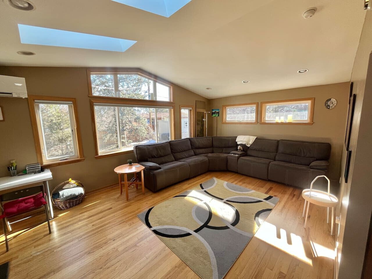 TV, table tennis, stereo