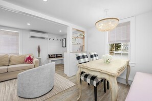 Unclassified image, 4 of 28, button