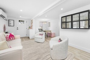 Unclassified image, 3 of 28, button