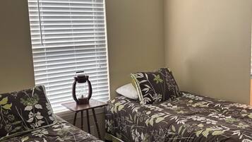 4 bedrooms, iron/ironing board, WiFi, bed sheets