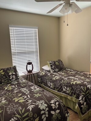 4 bedrooms, iron/ironing board, WiFi, bed sheets