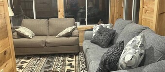 Charming 3-bedroom house with WiFi and AC in serene Sinclair