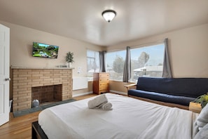 7 bedrooms, desk, iron/ironing board, free WiFi