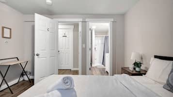 3 bedrooms, desk, iron/ironing board, free WiFi