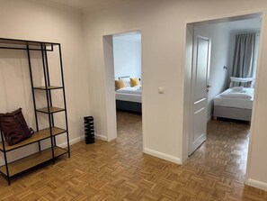 3 多间卧室、熨斗/熨衣板、WiFi、床单