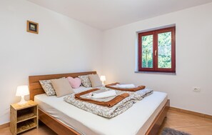 1 dormitorio, tabla de planchar con plancha, wifi gratis y ropa de cama