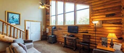 Televisie en een open haard