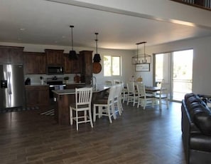 Interior - Zion views- R Family Square + Resort Access (Orderville)