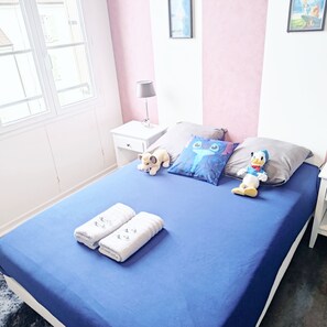 2 室のベッドルーム、アイロン / アイロン台、WiFi、ベッドシーツ
