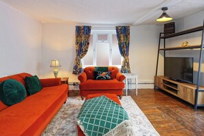 Living area - The Northern Belle (Margate)