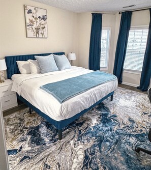 3 bedrooms, desk, iron/ironing board, free WiFi - Entire Home, Minutes to RU, VT and I-81 (Radford)