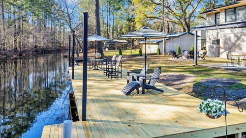 Cozy & fun getaway on the water near Myrtle Beach!