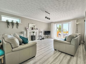Living area - 3 bedroom accommodation in Torquay (Torquay)