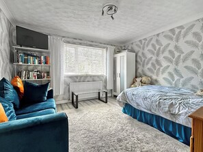 3 bedrooms, free WiFi, bed sheets