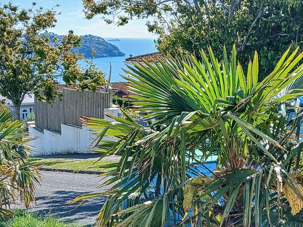 Property grounds - 3 bedroom accommodation in Torquay (Torquay)