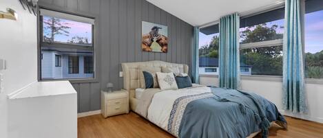 3 bedrooms, iron/ironing board, WiFi, bed sheets