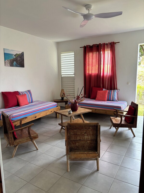 1 slaapkamer, een strijkplank/strijkijzer, wifi, beddengoed