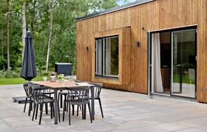 Outdoor dining - Cozy home in Hadsund with WiFi (Hadsund)